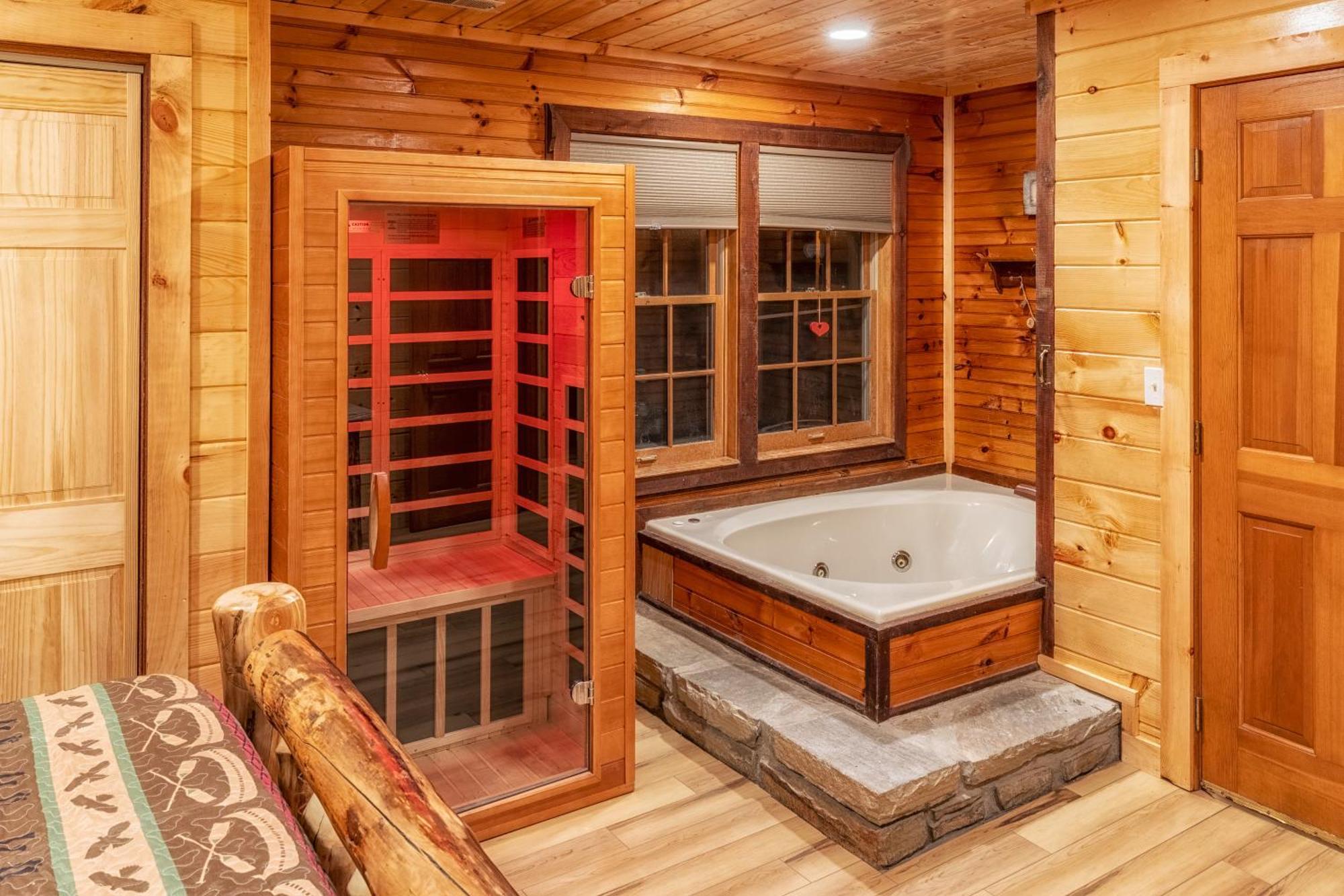 Real Log Cabin With Amazing Views, Hot Tub, Sauna, Games Gatlinburg Esterno foto